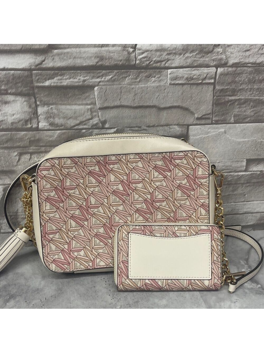 Michael Kors Camera Crossbody Bag & Matching Wallet Smoky Rose Pink Cream - Picture 2 of 11